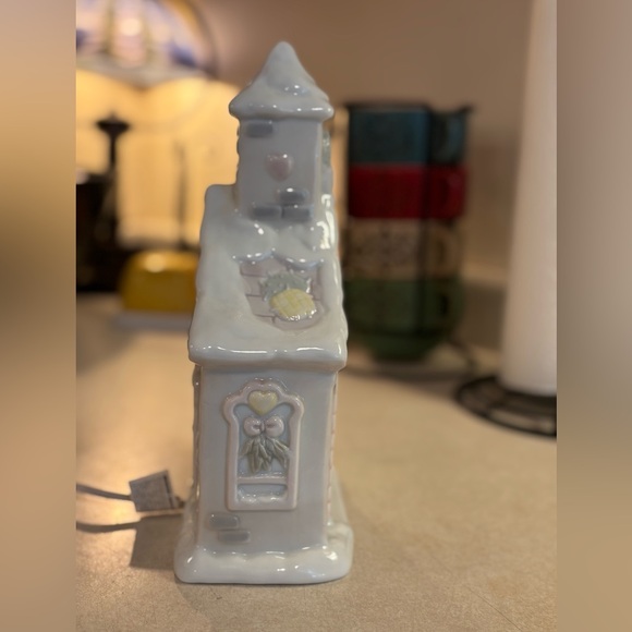 ENESCO 1995 PRECIOUS MOMENTS Christmas Carolers lighted Chapel - Picture 7 of 10